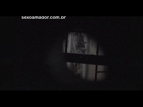 ❤️ Blondiin saab salaja videolevi naabruskonna voyeuri poolt peidetud õõnsate telliskivide taha peidetud ☑ Pornovideo at us ❤